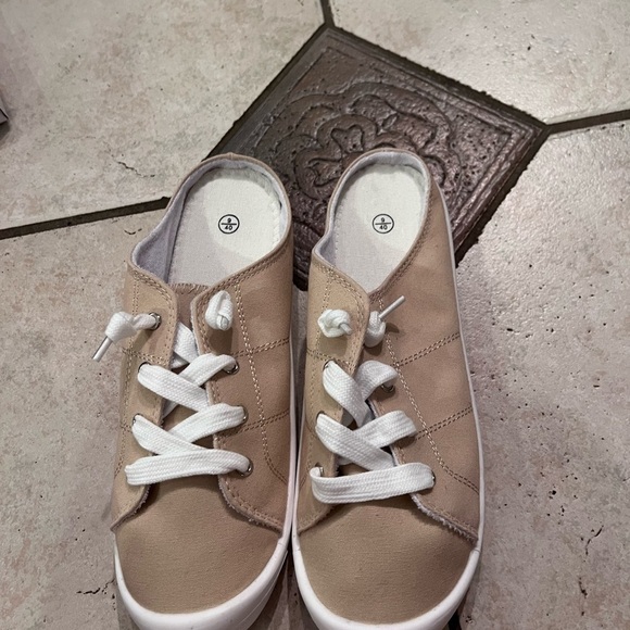 AMAZON tan slip on sneaker size 9 - Picture 2 of 4